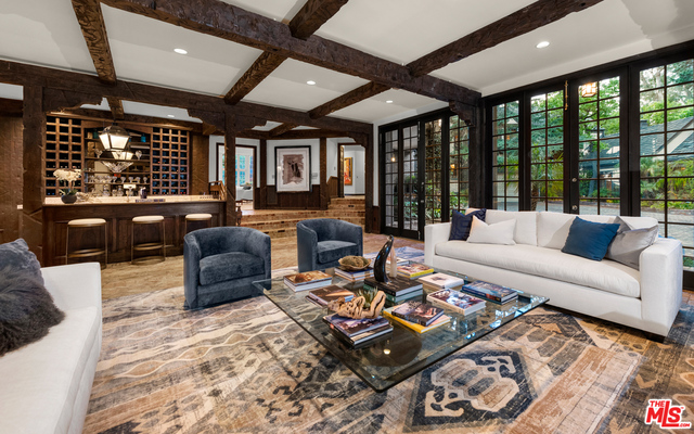 2781 Benedict Canyon Dr