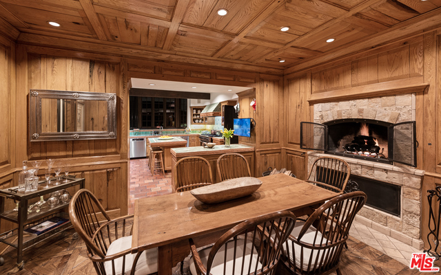 2781 Benedict Canyon Dr