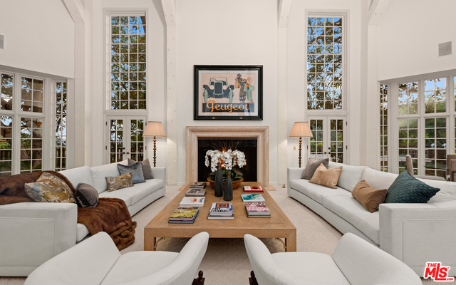 2781 Benedict Canyon Dr