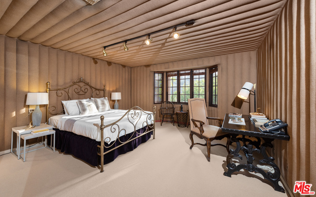 2781 Benedict Canyon Dr