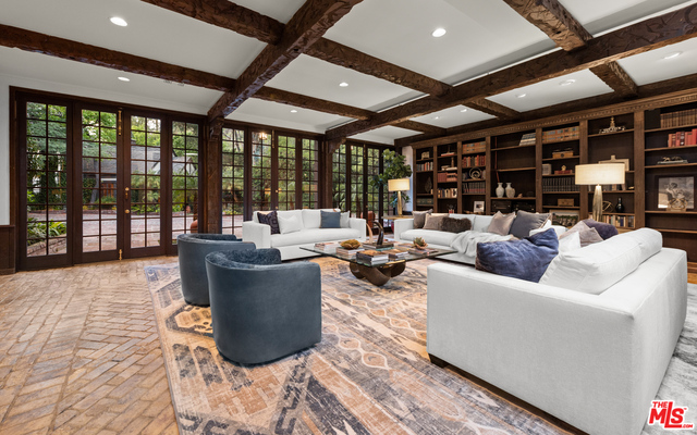 2781 Benedict Canyon Dr