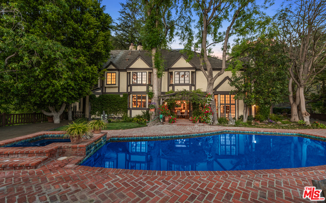 2781 Benedict Canyon Dr