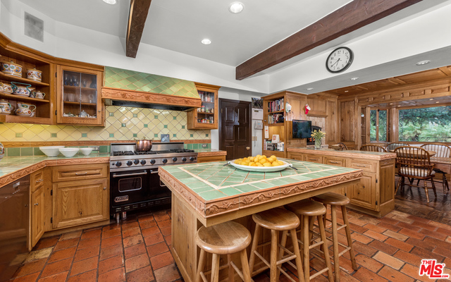 2781 Benedict Canyon Dr