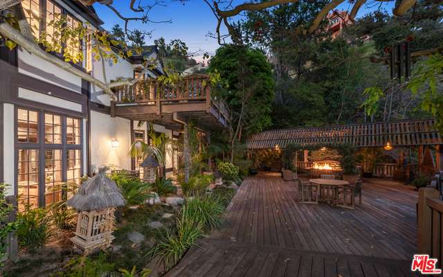 2781 Benedict Canyon Dr