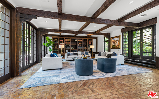 2781 Benedict Canyon Dr