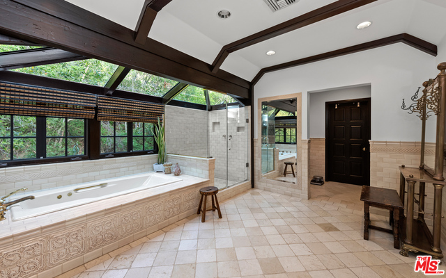 2781 Benedict Canyon Dr