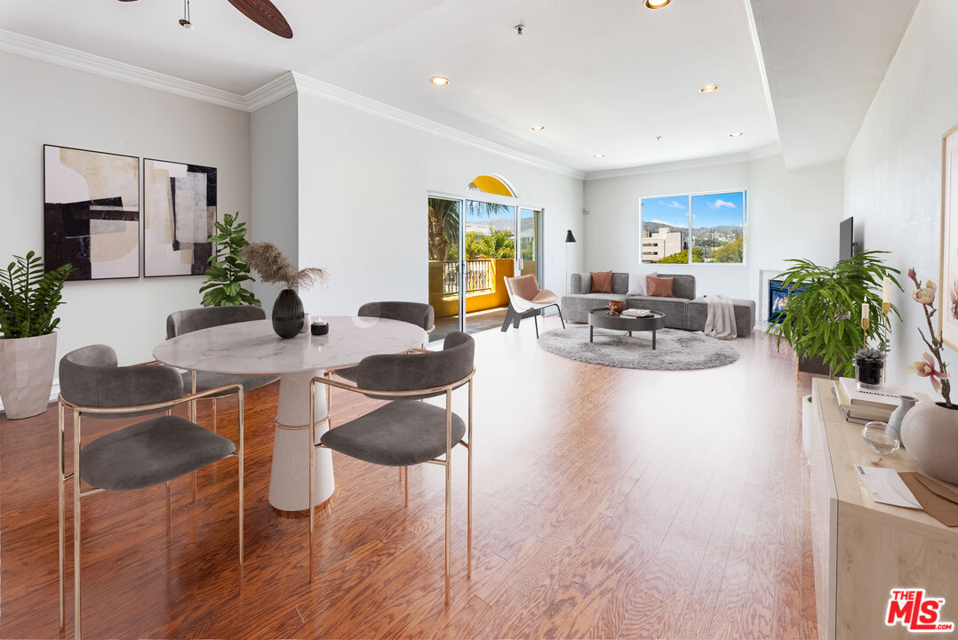 850 N HUDSON AVE Unit: 301