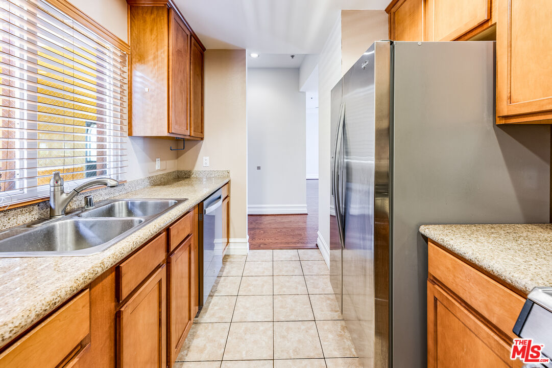 850 N HUDSON AVE Unit: 301