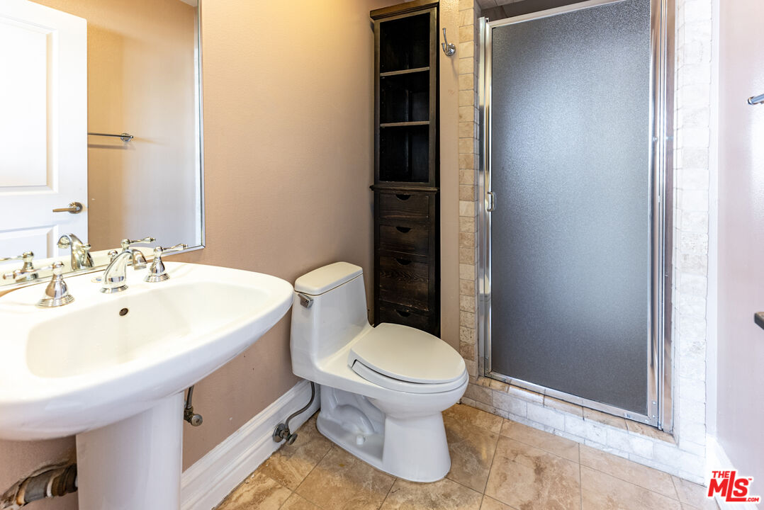 850 N HUDSON AVE Unit: 301