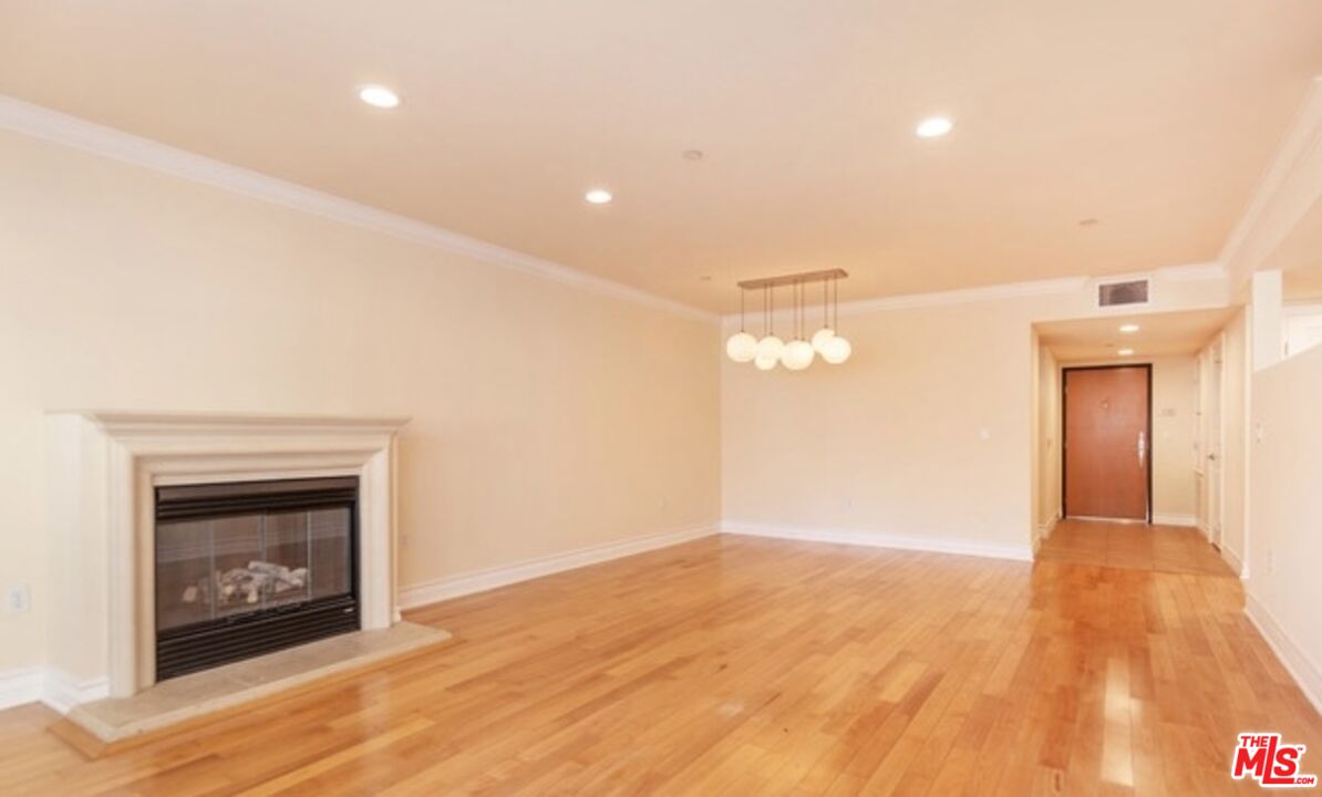 1246 Armacost Ave Unit: 202