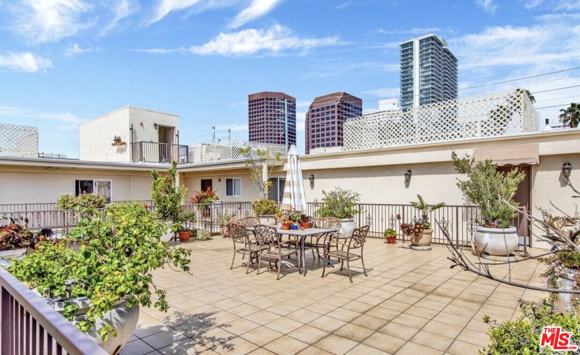 1246 Armacost Ave Unit: 202