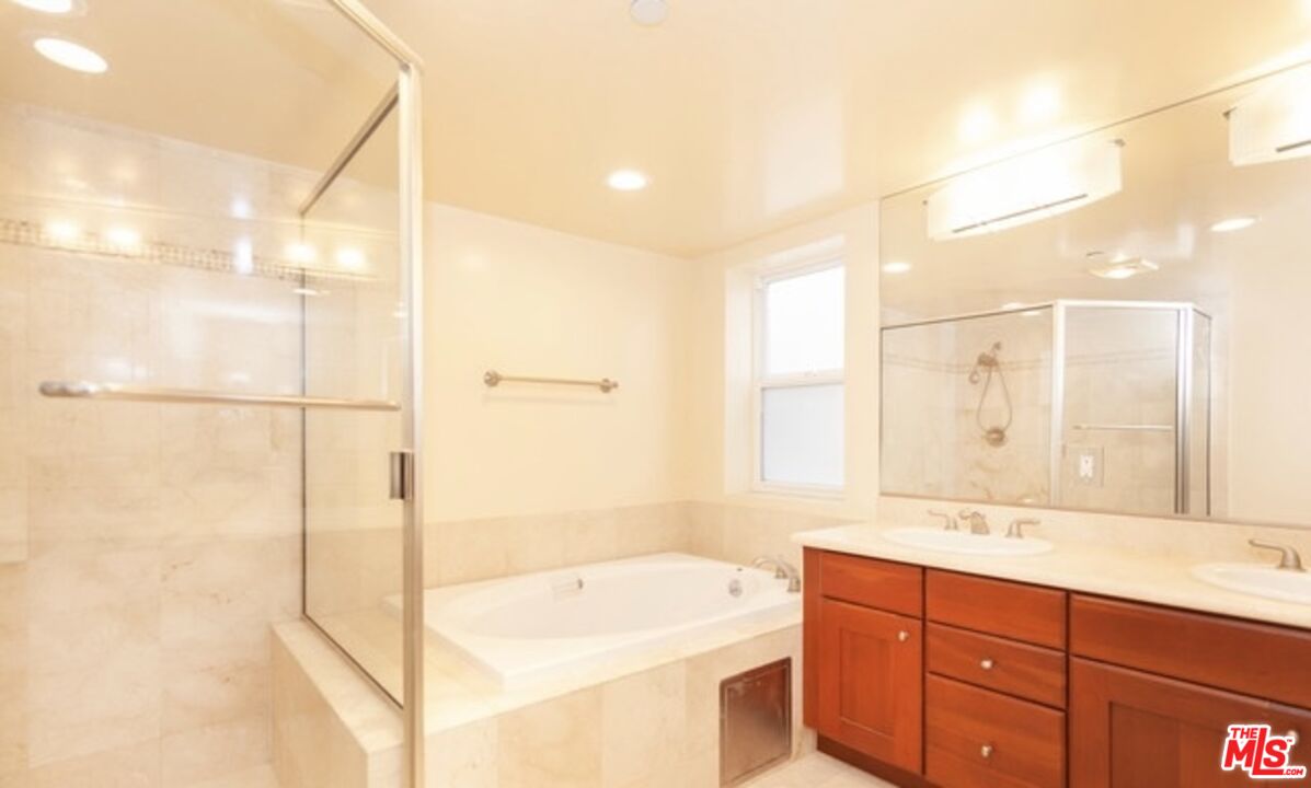 1246 Armacost Ave Unit: 202