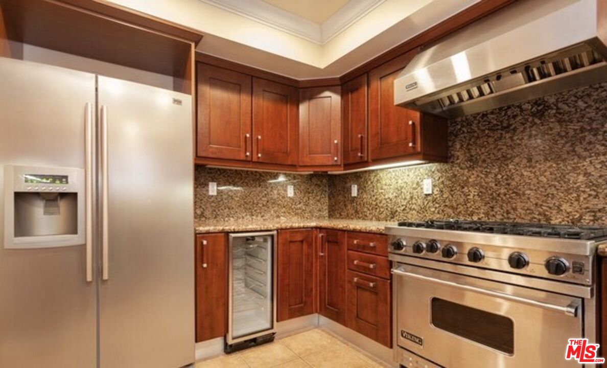 1246 Armacost Ave Unit: 202