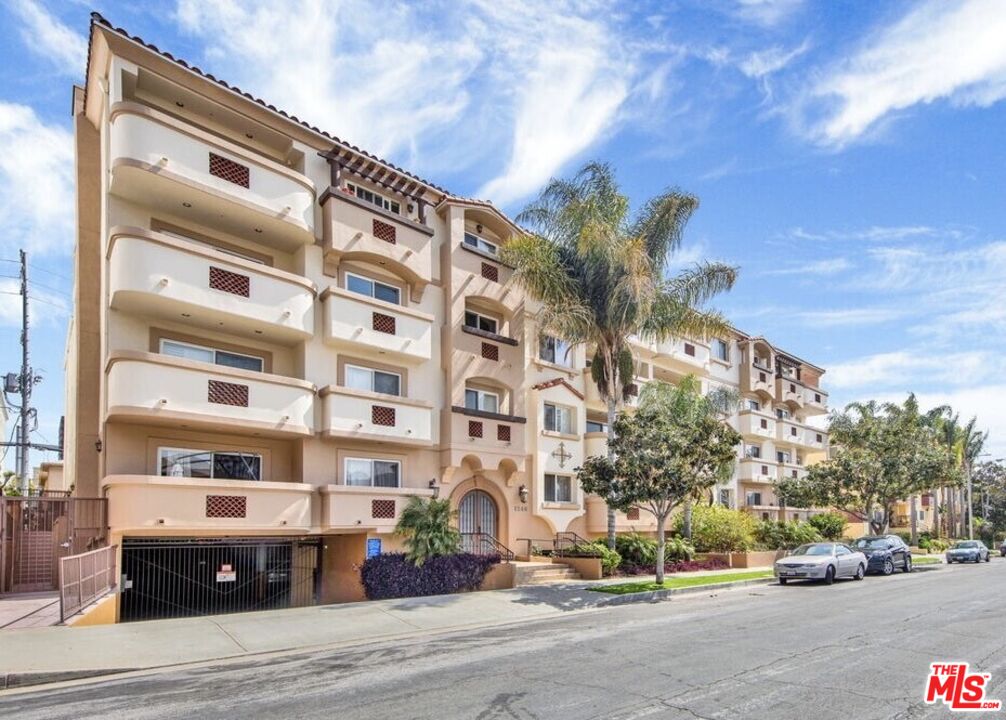 1246 Armacost Ave Unit: 202