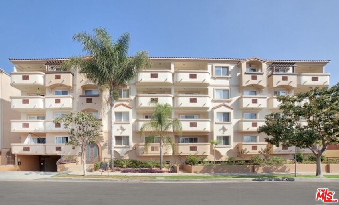 1246 Armacost Ave Unit: 202