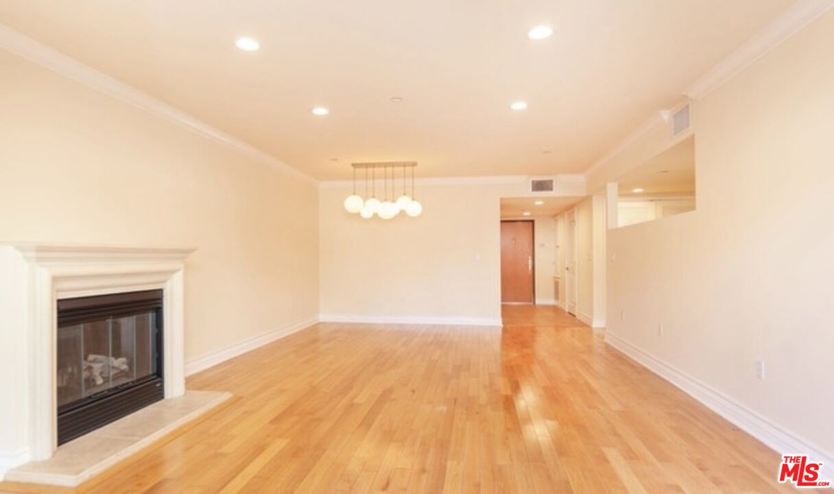 1246 Armacost Ave Unit: 202