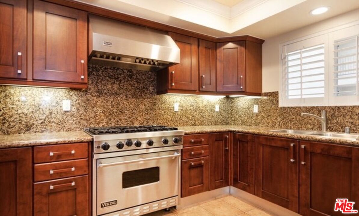 1246 Armacost Ave Unit: 202