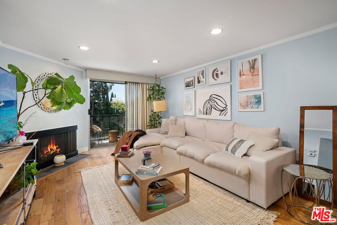 8530 Holloway Dr Unit: 210