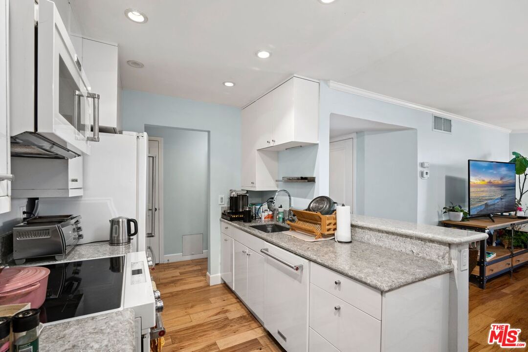 8530 Holloway Dr Unit: 210