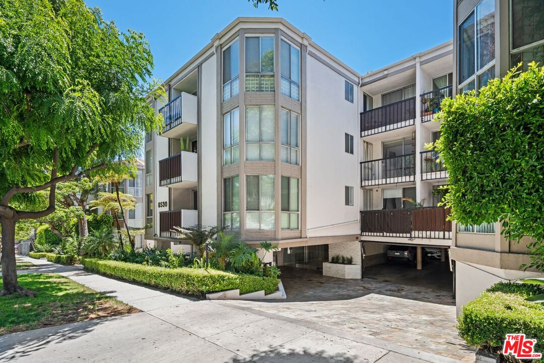 8530 Holloway Dr Unit: 210