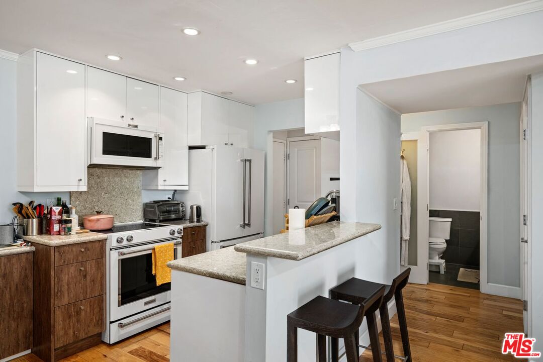 8530 Holloway Dr Unit: 210