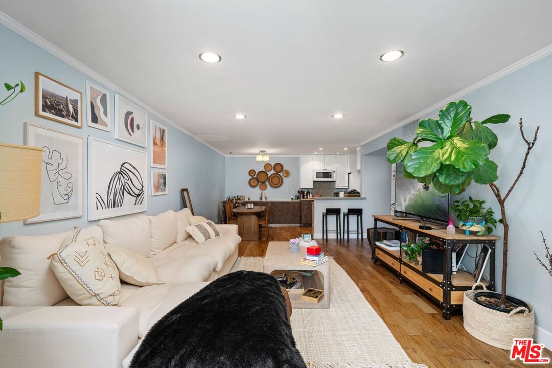 8530 Holloway Dr Unit: 210