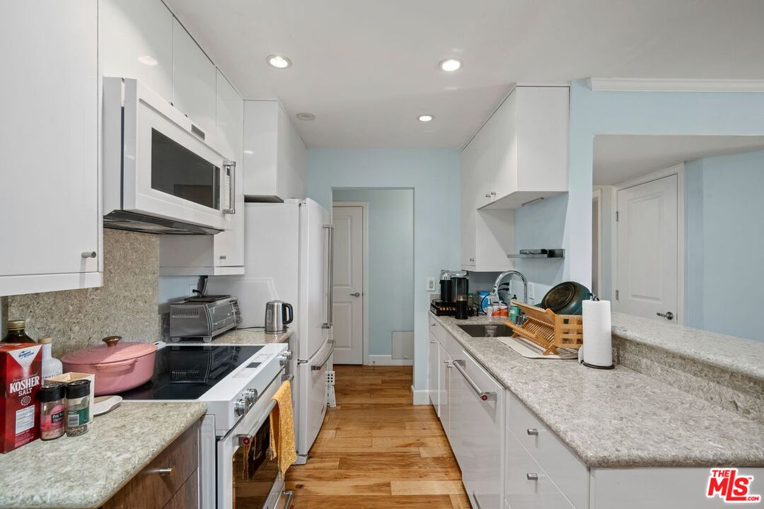 8530 Holloway Dr Unit: 210