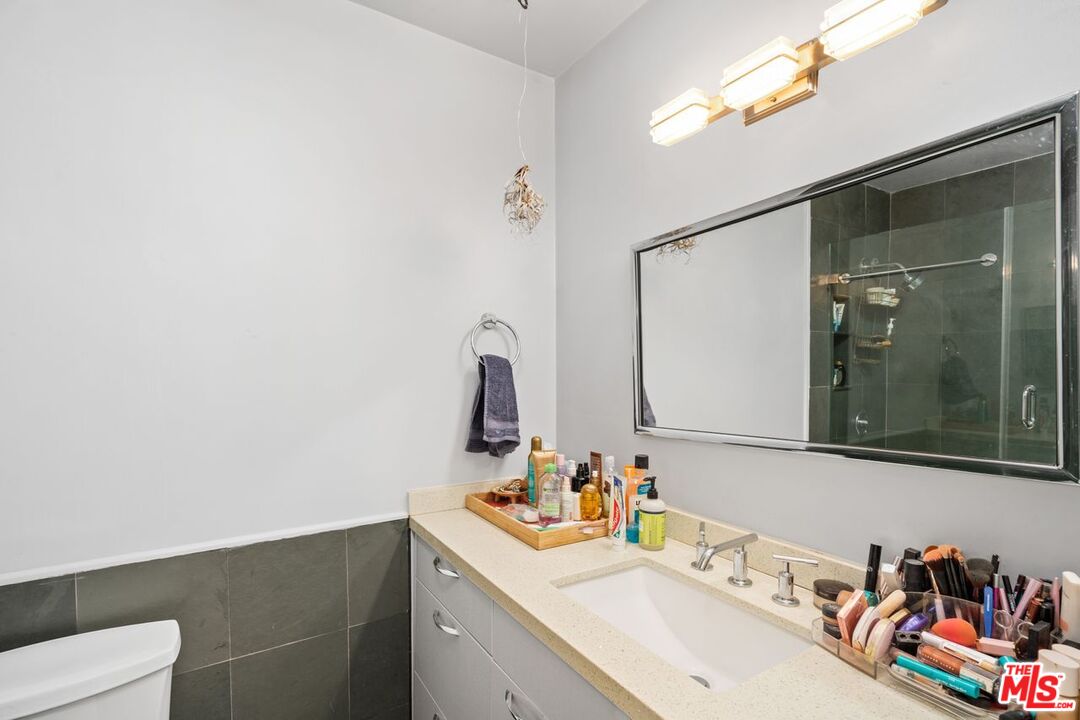 8530 Holloway Dr Unit: 210