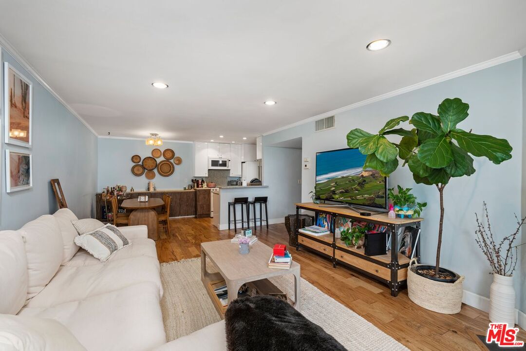 8530 Holloway Dr Unit: 210