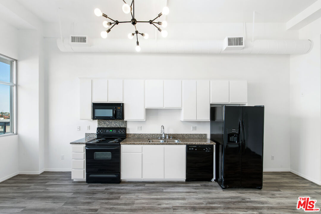 175 S Lake Ave Unit: 412