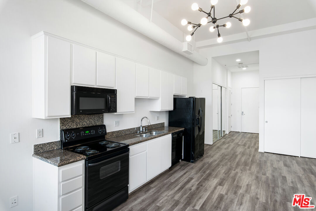 175 S Lake Ave Unit: 412