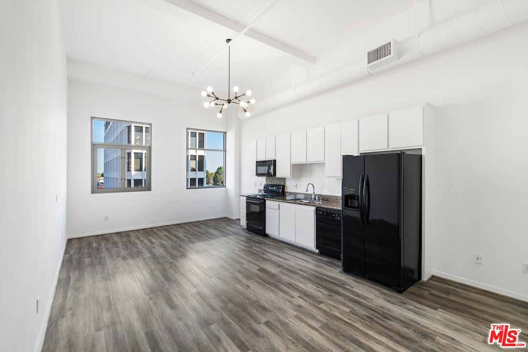 175 S Lake Ave Unit: 412