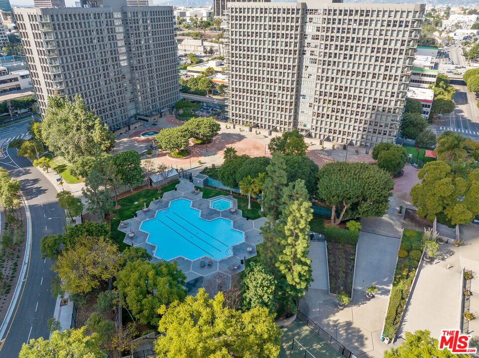 800 W 1st St Unit: 2202