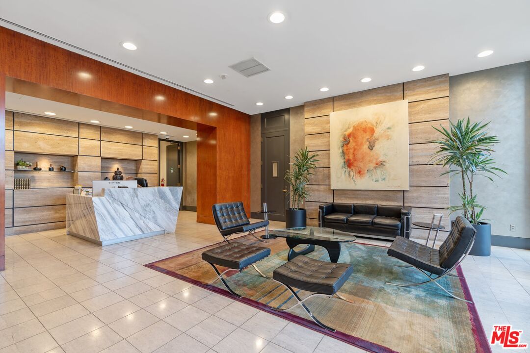 800 W 1st St Unit: 2202