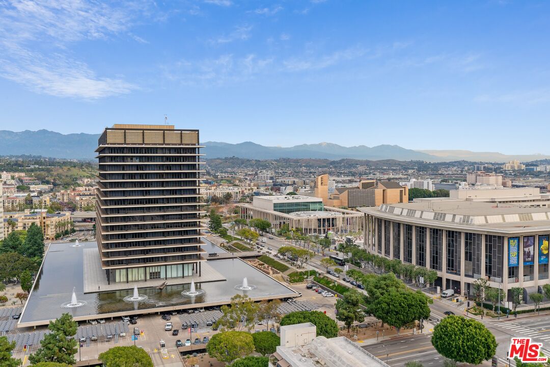 800 W 1st St Unit: 2202