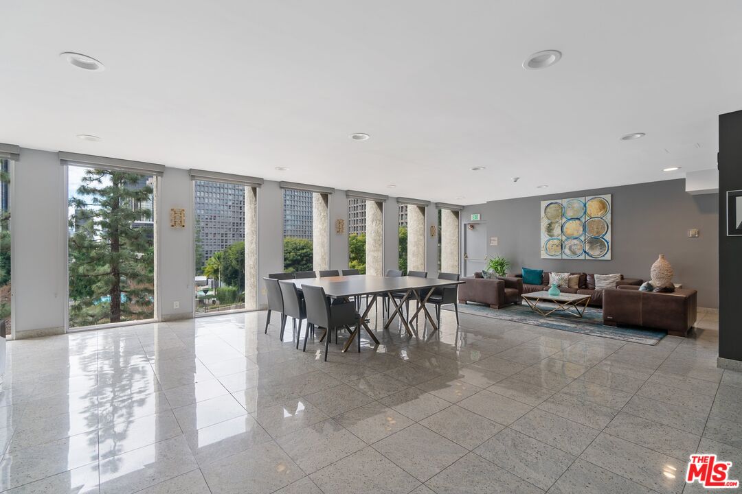 800 W 1st St Unit: 2202