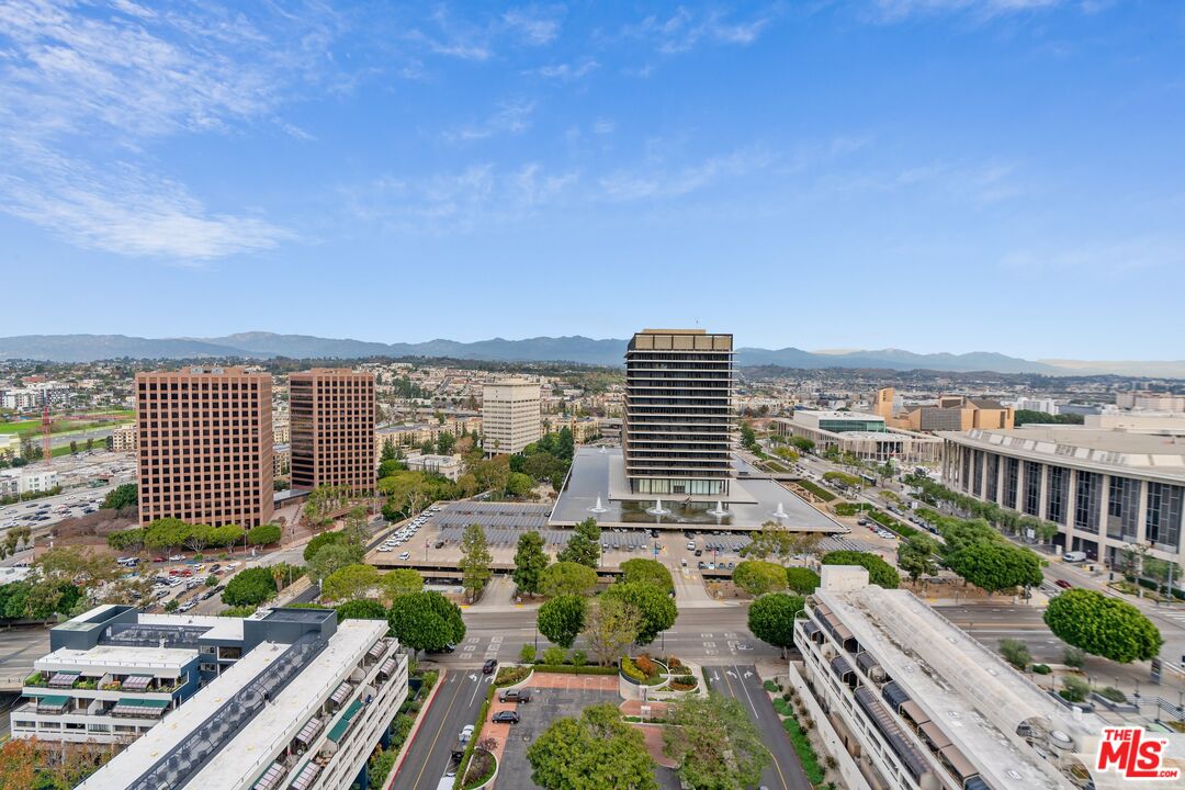 800 W 1st St Unit: 2202