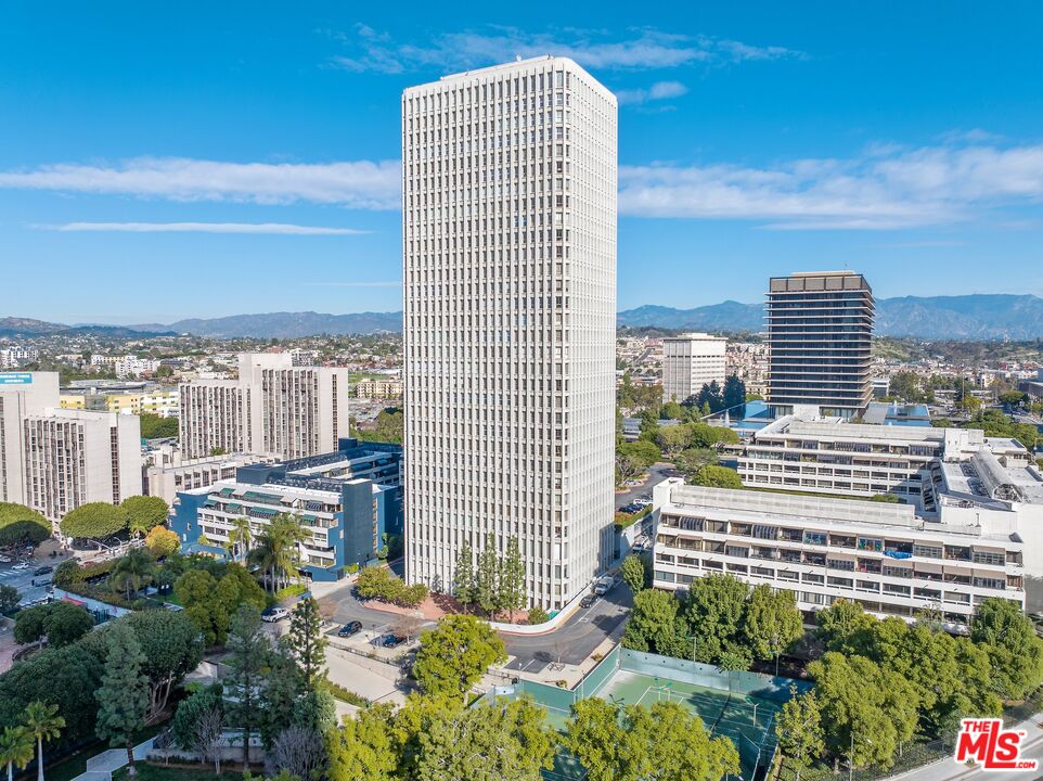 800 W 1st St Unit: 2202