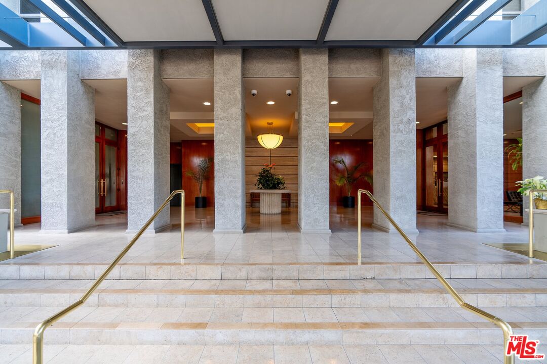 800 W 1st St Unit: 2202