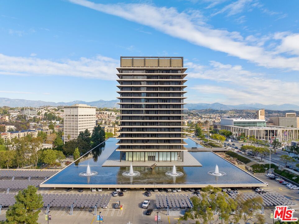 800 W 1st St Unit: 2202