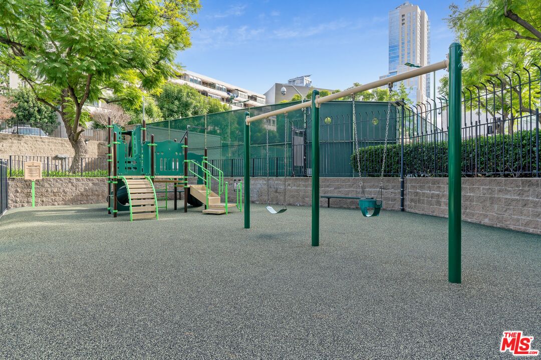 800 W 1st St Unit: 2202