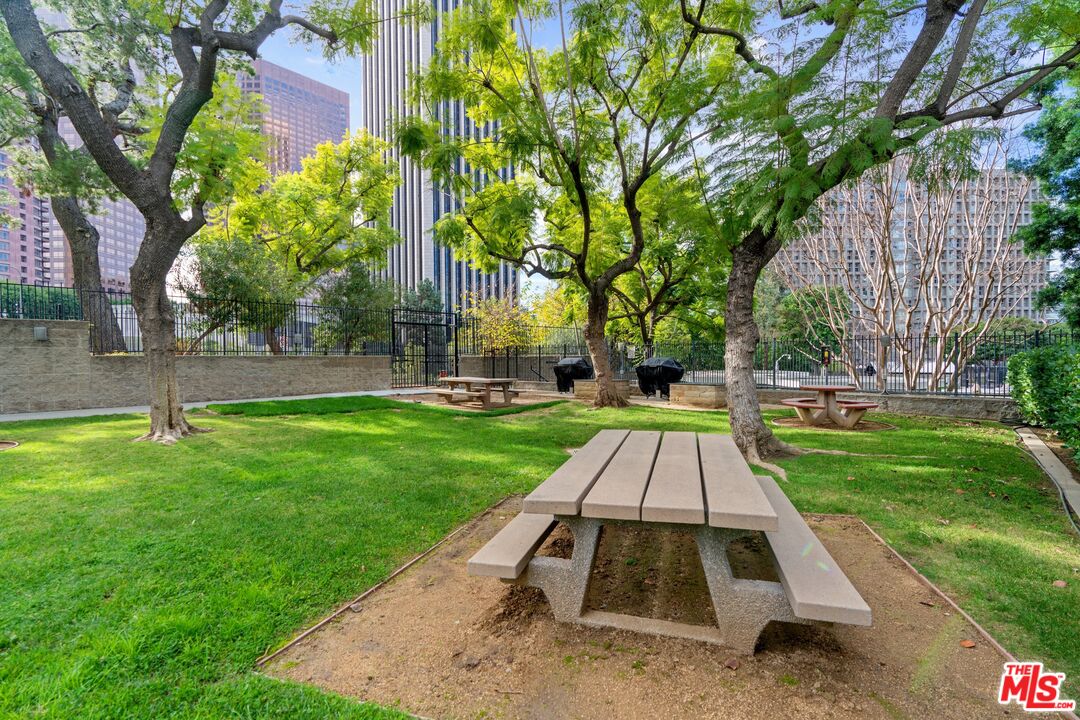 800 W 1st St Unit: 2202