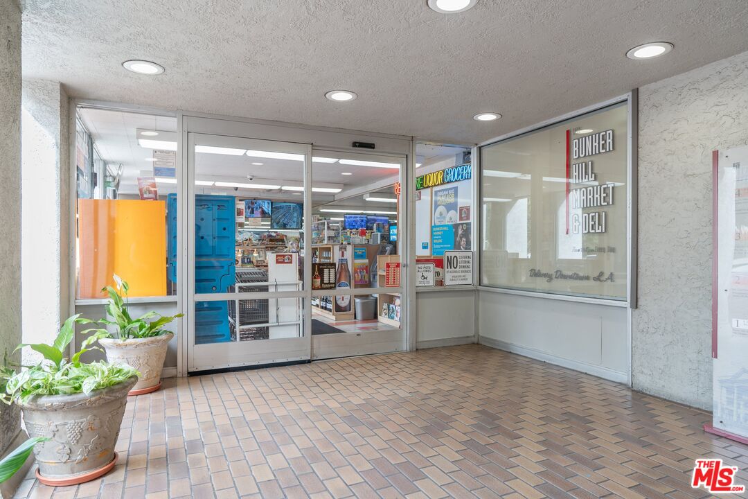 800 W 1st St Unit: 2202