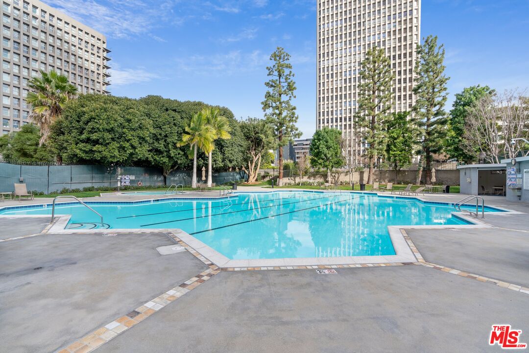 800 W 1st St Unit: 2202