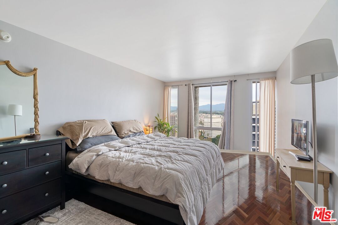 800 W 1st St Unit: 2202