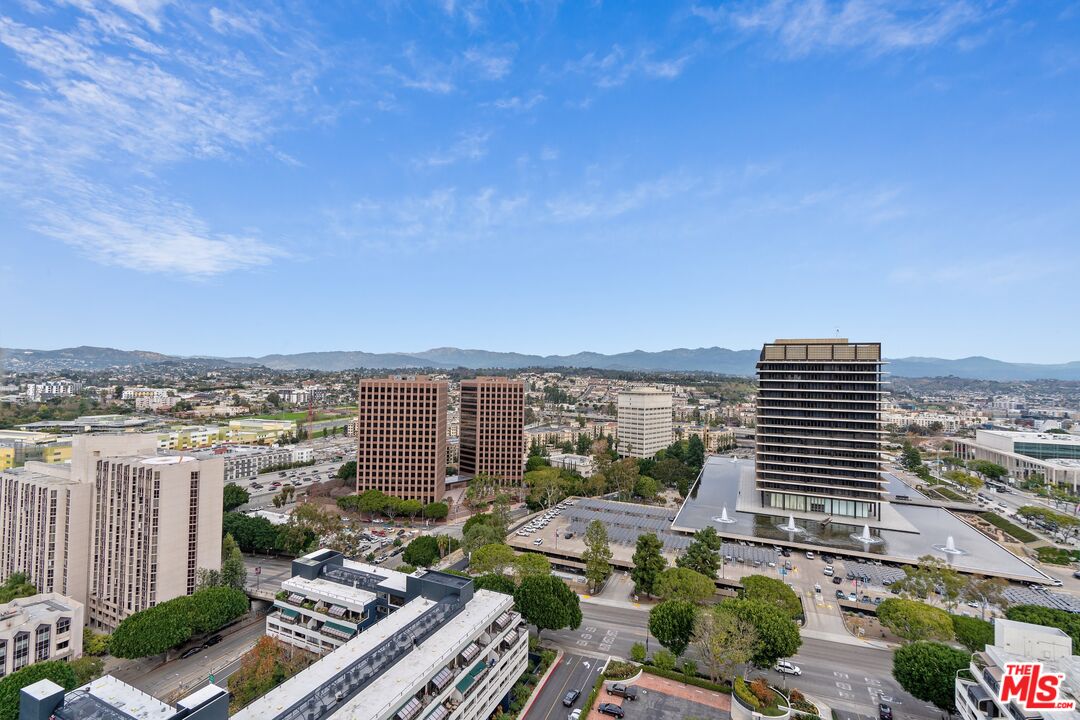 800 W 1st St Unit: 2202