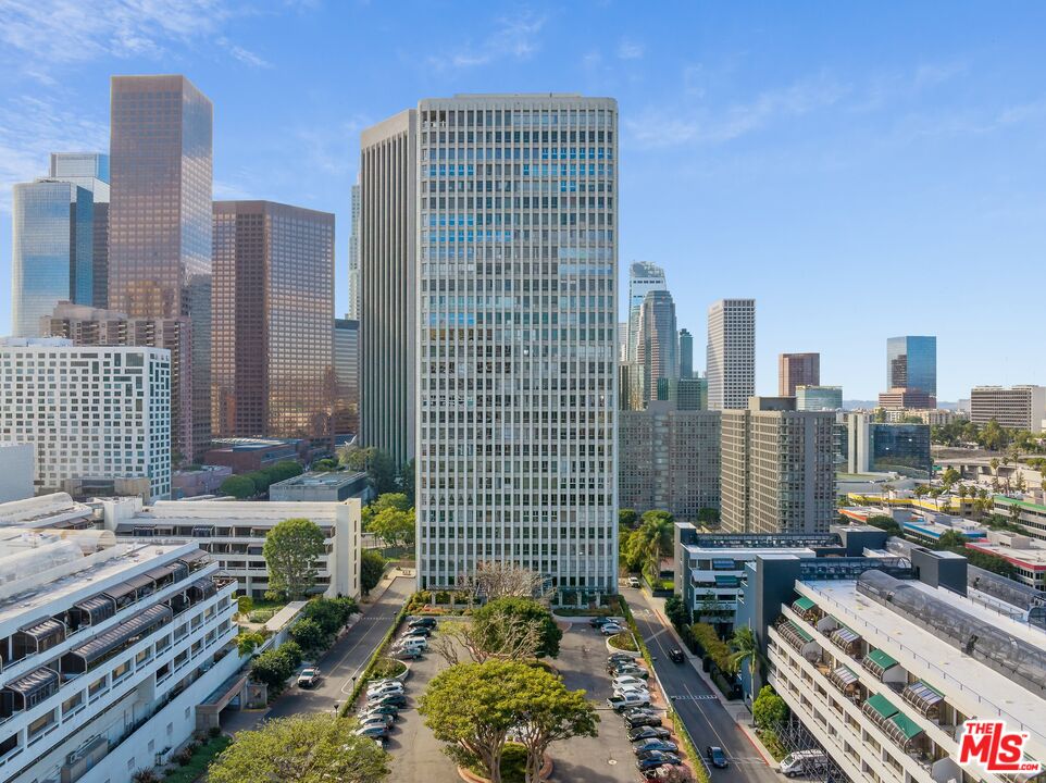 800 W 1st St Unit: 2202