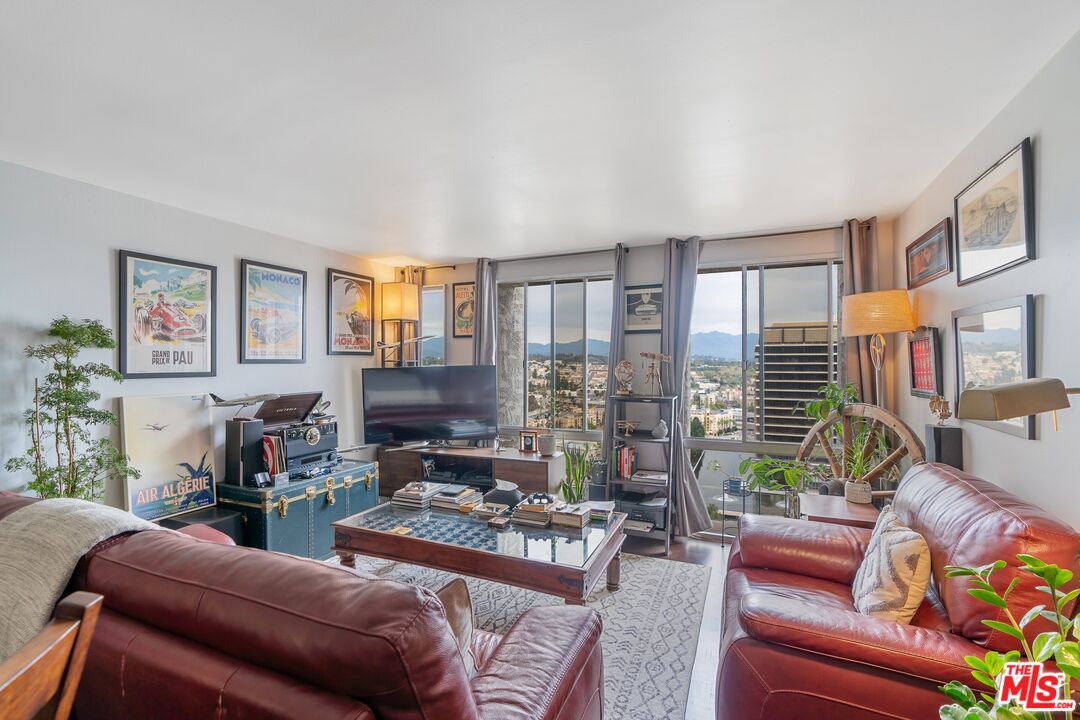 800 W 1st St Unit: 2202