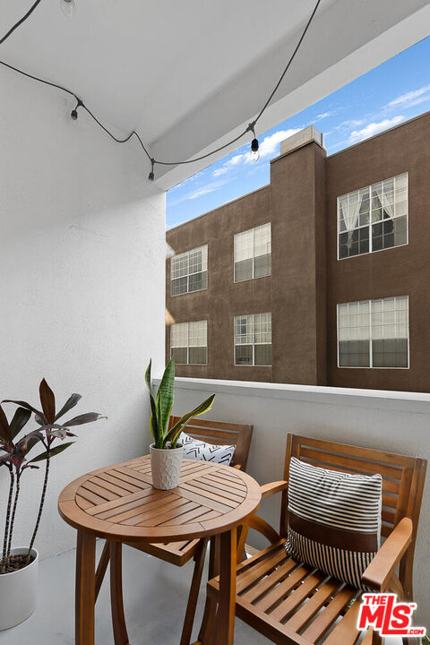 7250 Franklin Ave Unit: 512