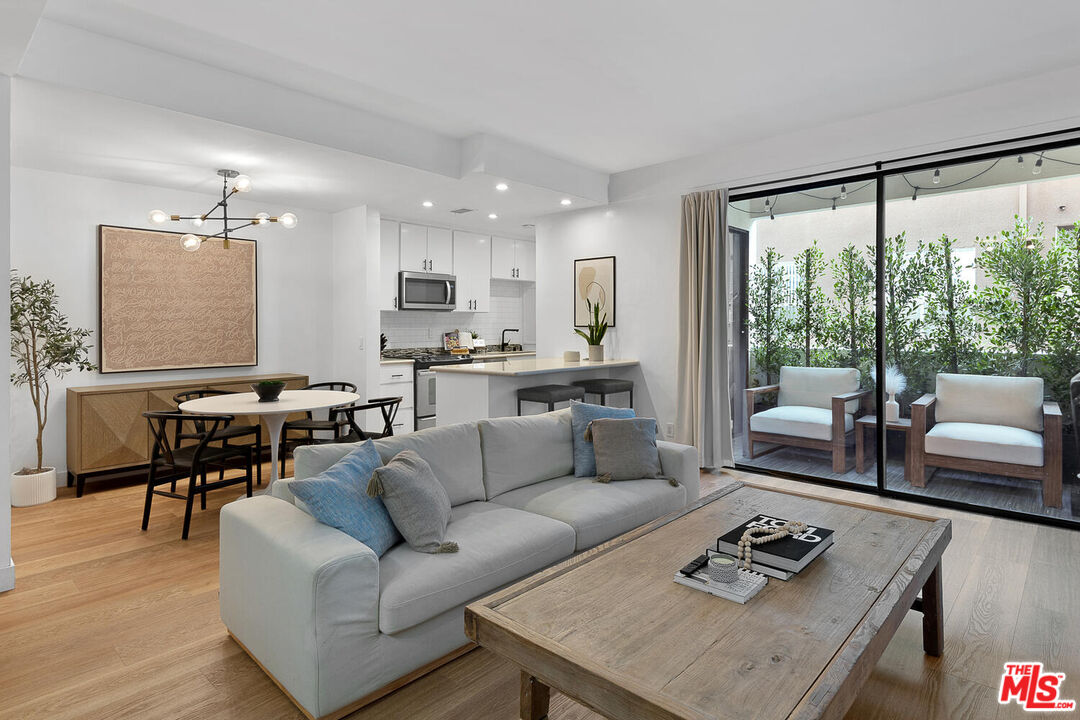 7250 Franklin Ave Unit: 512